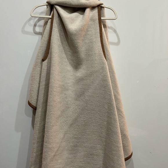 Reversible Tan Fall Vest - Fall Staple - Picture 4 of 7